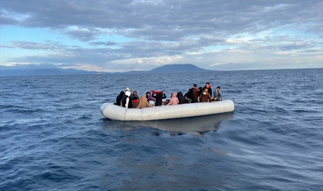 İzmir açıklarında 43 düzensiz göçmen kurtarıldı