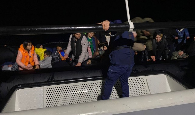 İzmir açıklarında 44 düzensiz göçmen kurtarıldı