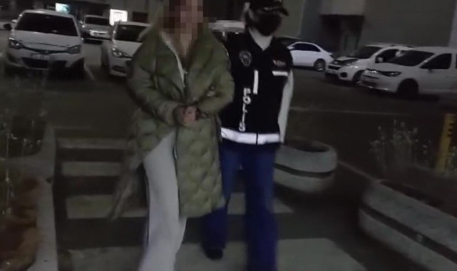 Lüks aracın üzerinde para sayarak silah paylaşımı yapan sosyal medya fenomeni gözaltına alındı