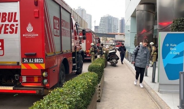 Lüks site otoparkında yangın çıktı