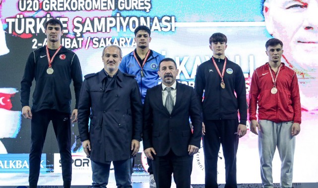 Manisa BBSK Güreş Takımından 2 madalyalı başlangıç