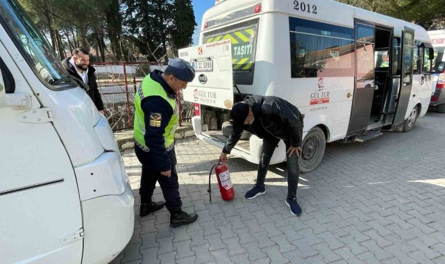 Manisa'da jandarmadan okul çevrelerinde denetim:24 aranan şahıs yakalandı!