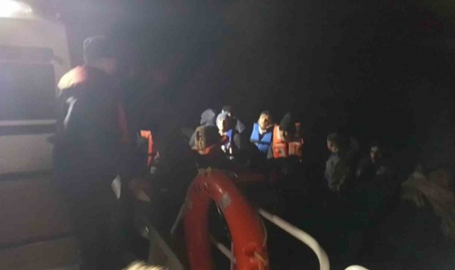 Mobil radar tespit etti, 15'i çocuk 42 göçmen yakalandı