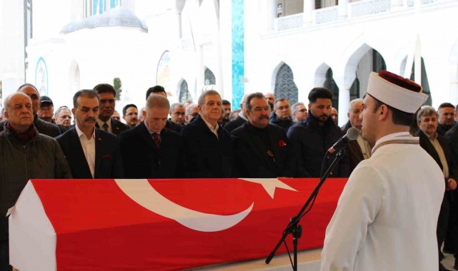 Ödüllü yazar Yılmaz Karakoyunlu son yolculuğuna uğurlandı