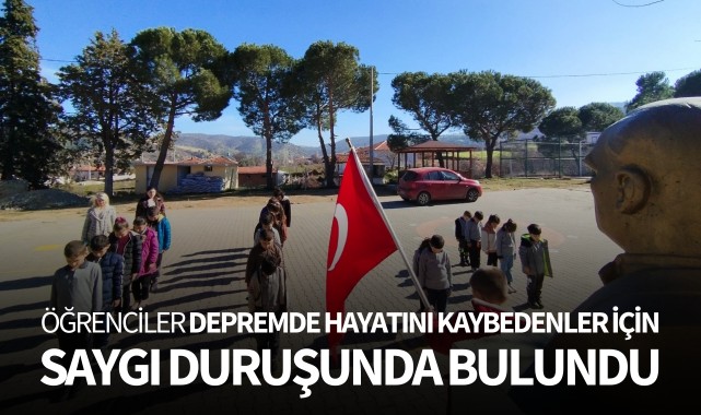 Öğrenciler depremde hayatını kaybedenler için saygı duruşunda bulundu