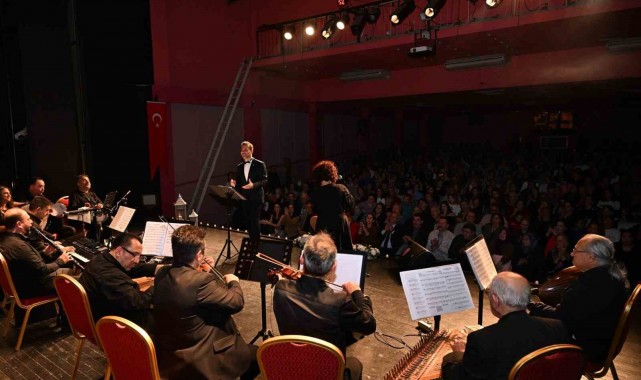 Salihli'de gönüller sevda şarkılarıyla şenlendi