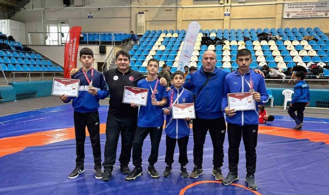 Yunusemreli güreşçiler Edirne'de 4 madalya kazandı