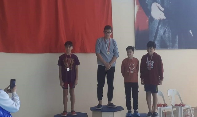 Yüzme sporunda Sarıgöl'ün gururu oldu