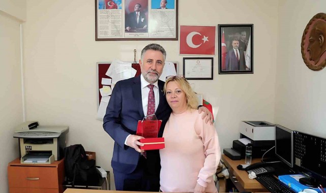 Başkan Sandal'dan 24 muhtara teşekkür plaketi
