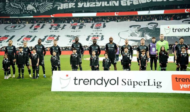 Beşiktaş'ta Fernando Santos'tan 3 değişiklik