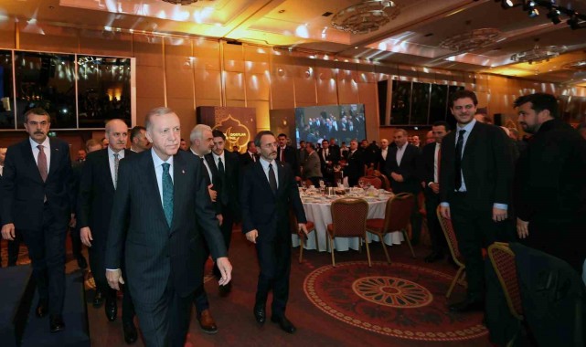 Cumhurbaşkanı Erdoğan: "Kandil'deki terör baronlarından Pensilvanya'daki hainlere kadar tüm terör örgütlerinin karşımızda yer aldığı bu seçimlerden zaferle çıktık"