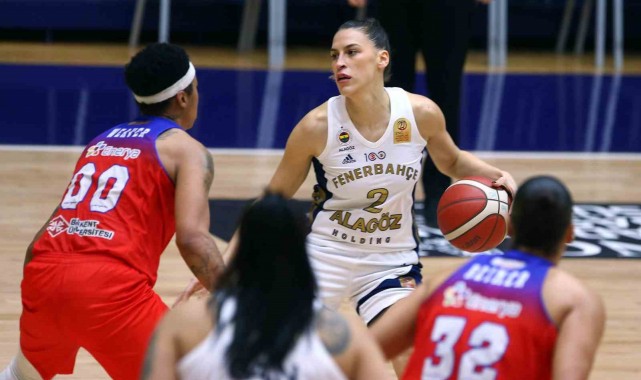 Fenerbahçe Kadın Basketbol Takımı, yarı final için parkede
