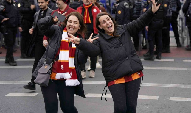 Galatasaray taraftarı, Dolmabahçe'de
