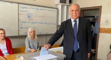 İYİ Parti Adayı Ahmet Orhan oyunu kullandı