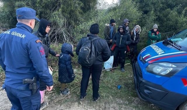 İzmir'de karada ve denizde 91 kaçak göçmen yakalandı