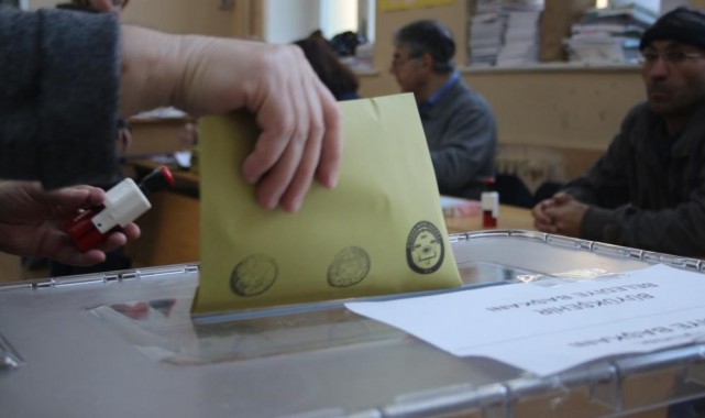 İzmir'de  oy kullanacak seçmen sayısı belli oldu