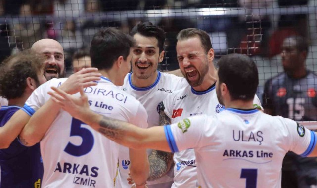 Kupa Voley: Arkas Spor: 3 - Ziraat Bankkart: 2