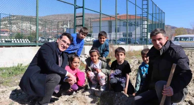 Manisa'da fidanlar toprakla buluştu