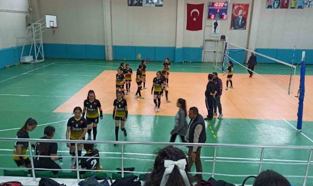 Manisa'da kızlar arası voleybol turnuvası başladı
