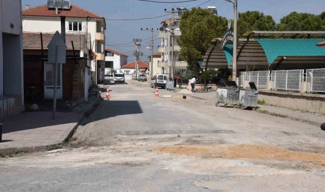 Manisa'da yağmursuyu hattı döşeme çalışması gerçekleştirildi