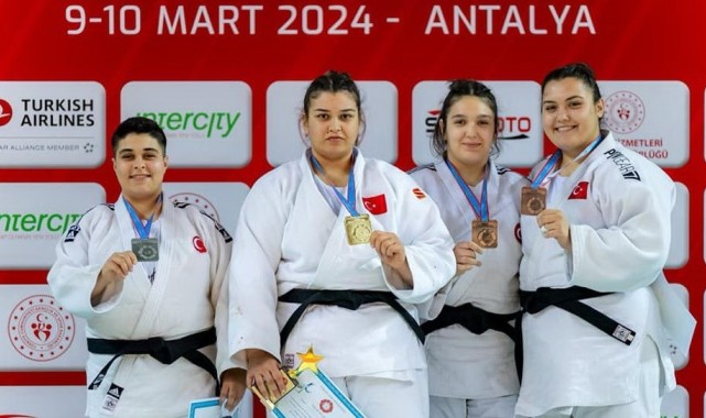Manisalı Duygu Dirgen'den bronz madalya