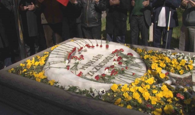 Muhsin Yazıcıoğlu vefatının 15. yıl dönümünde kabri başında dualarla anıldı