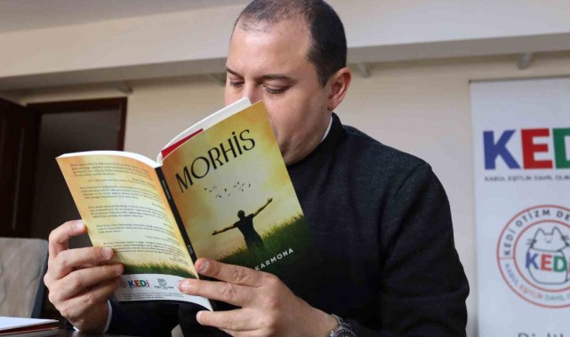 Otizmli Moris, hayatını ve uğradığı zorbalıkları kitap haline getirdi