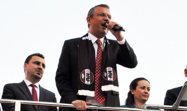 Özel Turgutlu'da konuştu