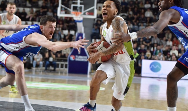 Türkiye Sigorta Basketbol Süper Ligi: Manisa BBSK: 76 - A. Efes: 81