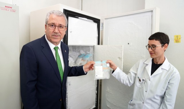 Uzayda yetişen ilk bitkinin örnekleri kuru buz içerisinde Ege Üniversitesine ulaştı