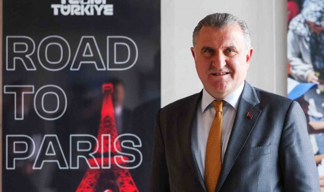 Bakan Bak: "Paris Olimpiyatları için iddialıyız, heyecanla başlamasını bekliyoruz"