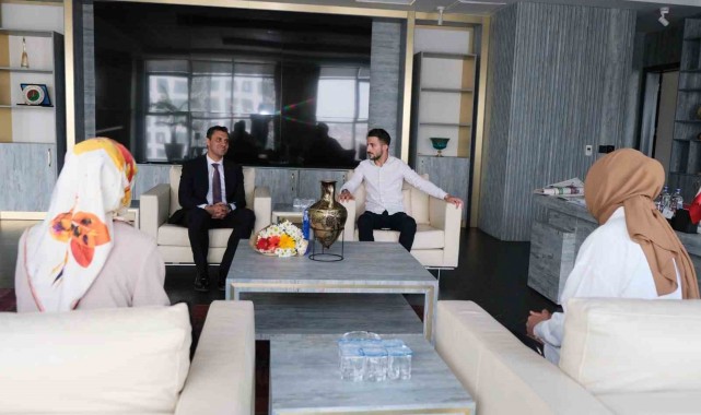 Başkan Zeyrek şehit ailesi ve gazi eşiyle bir araya geldi