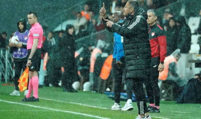 Beşiktaş'a teknik direktör değişiklikleri yarıyor