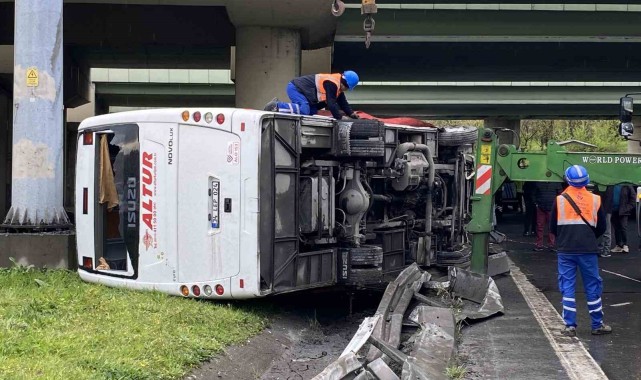 İstanbul Havalimanı'nda görevli polisleri taşıyan servis minibüsü devrildi: 6 polis hafif şekilde yaralandı