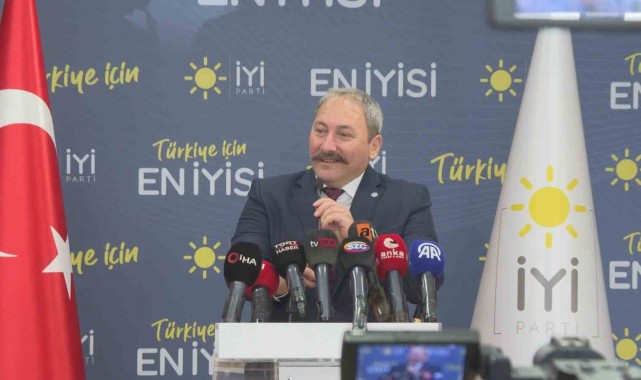 İYİ Parti Genel Başkan Yardımcısı Akalın, Genel Kurultay'da genel başkan adayı olacağını açıkladı