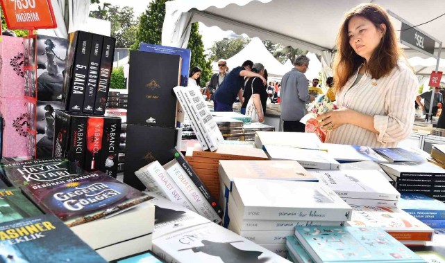 İzmir Kitap Fuarı kitapseverlerin Kültürpark özlemini giderdi