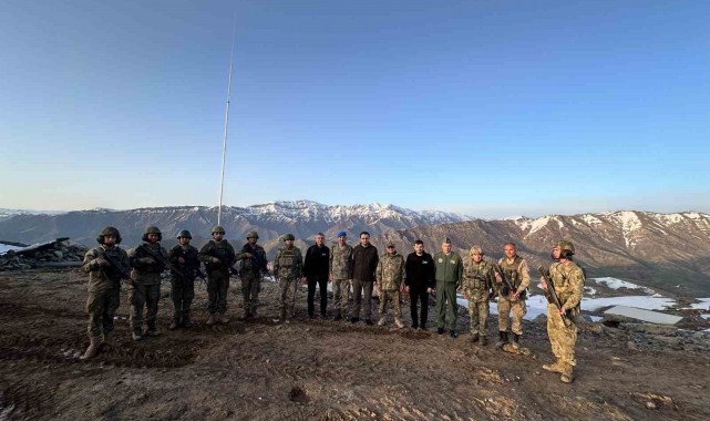 Korgeneral Metin Tokel, Selçuk Bayraktar ve Ahmet Akyol'dan sınır birliklerine bayram ziyareti