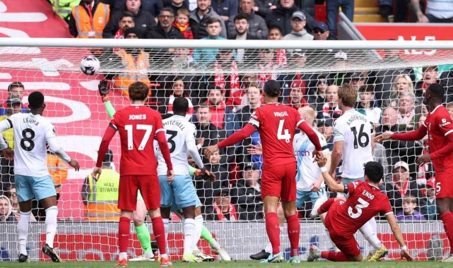 Liverpool'dan zirve yarışında beklenmedik kayıp