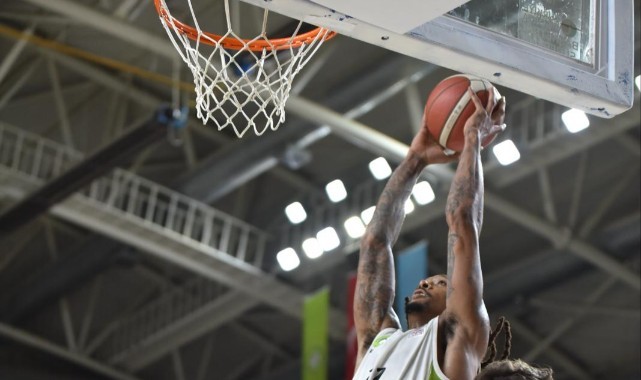 Manisa BBSK evinde galip!