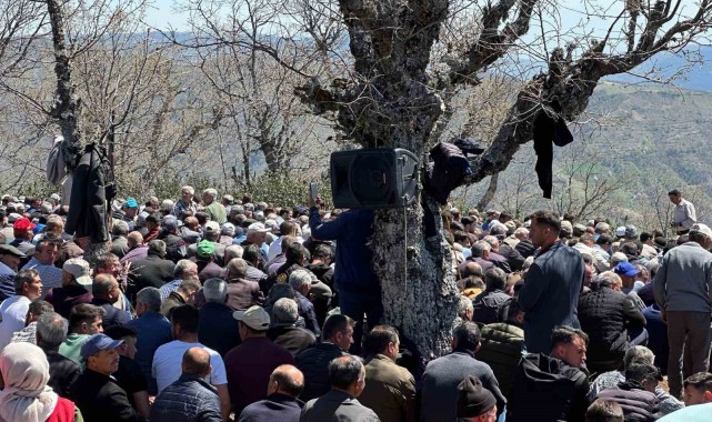 Manisa'da 5 bin kişi yağmur duasına çıktı
