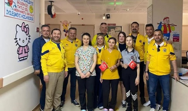 Manisa'da Fenerbahçeliler Derneği'nden hastanedeki çocuklara sürpriz