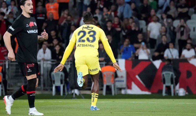 Michy Batshuayi bu sezon 22. golünü attı