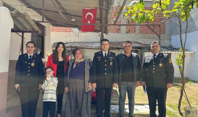Salihli Jandarma şehit ailelerini bayramda unutmadı