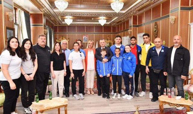 Şampiyonlardan Başkan Balaban'a ziyaret
