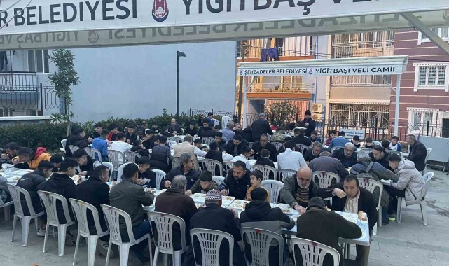 Yüzlerce Manisalı Yiğitbaş Veli Hazretlerinin manevi huzurunda oruç açtı