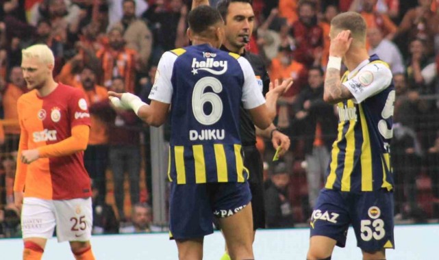 Alexander Djiku, derbide kırmızı kart gördü