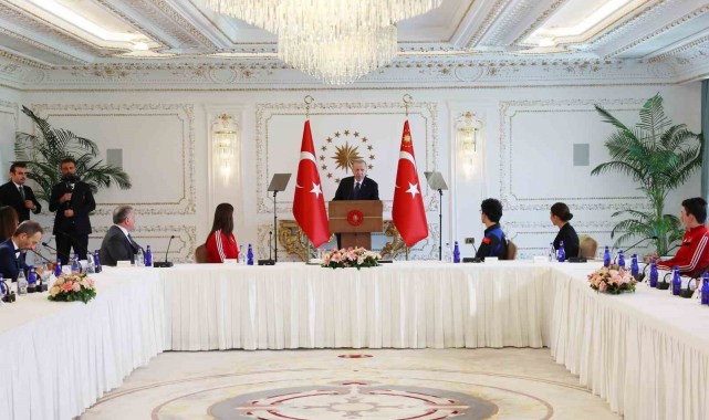 Cumhurbaşkanı Erdoğan: "19 Mayıs teslimiyete karşı milletimizin hür ve bağımsız yaşama kararlılığının sembolüdür"