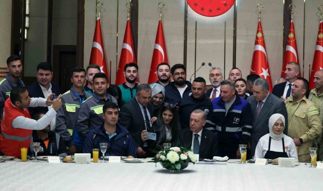 Cumhurbaşkanı Erdoğan: "Muhalefet ve bazı marjinal yapılar 1 Mayıs'ın bayram havasına gölge düşürmeye çalışıyor"