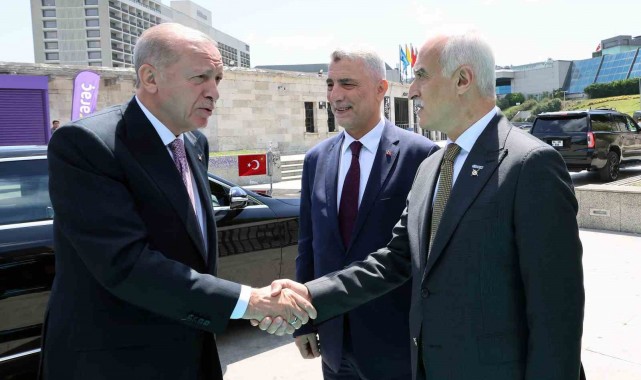 Cumhurbaşkanı Erdoğan: "Türk ekonomisi rayında ilerliyor"