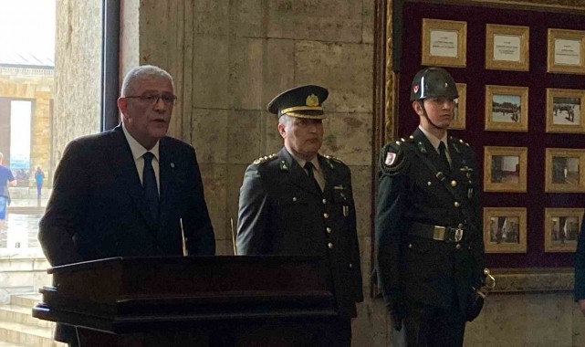 İYİ Parti lideri Dervişoğlu'ndan Anıtkabir'e ziyaret